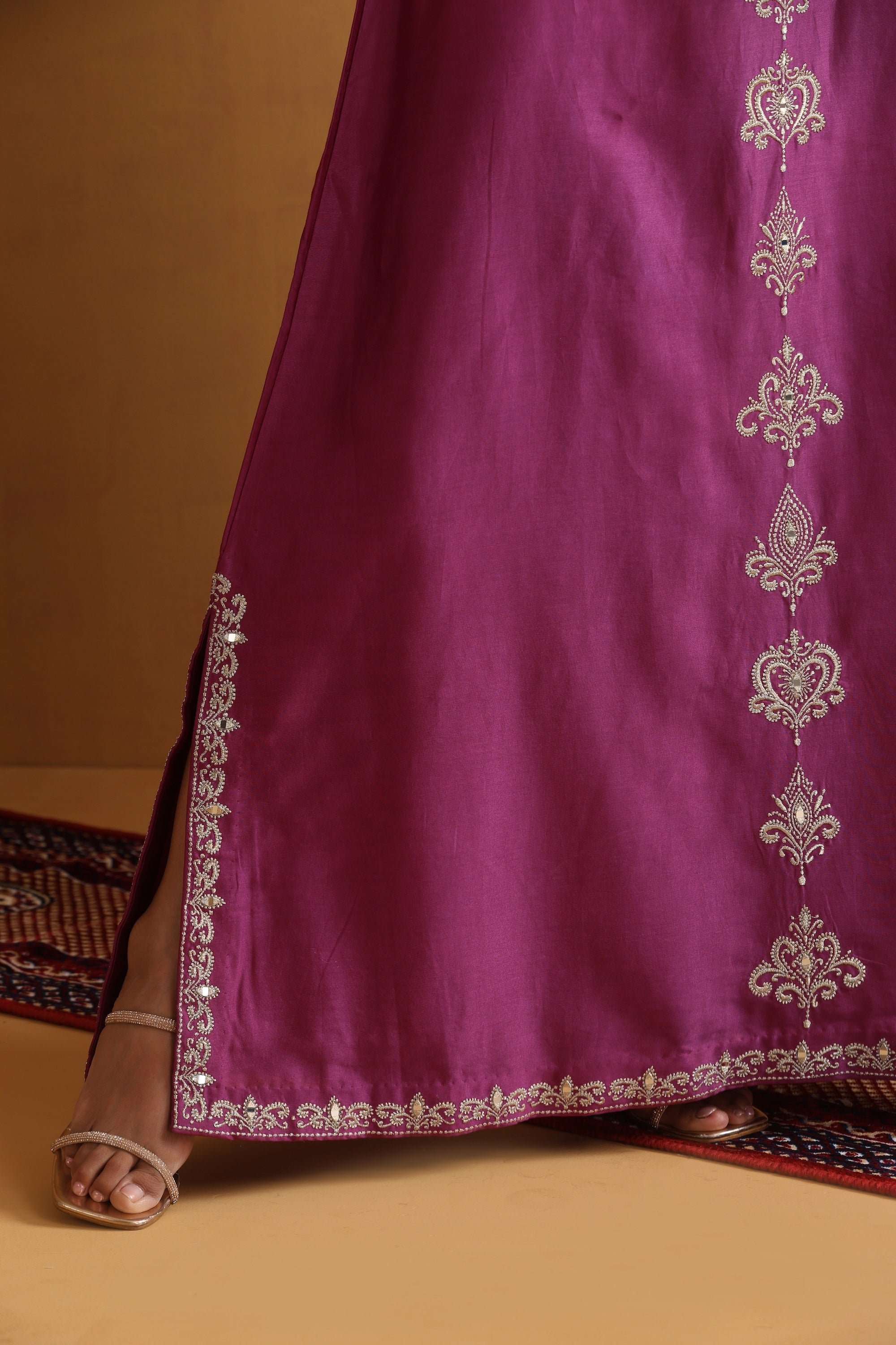 Mahira Wine Embroidered Kaftan