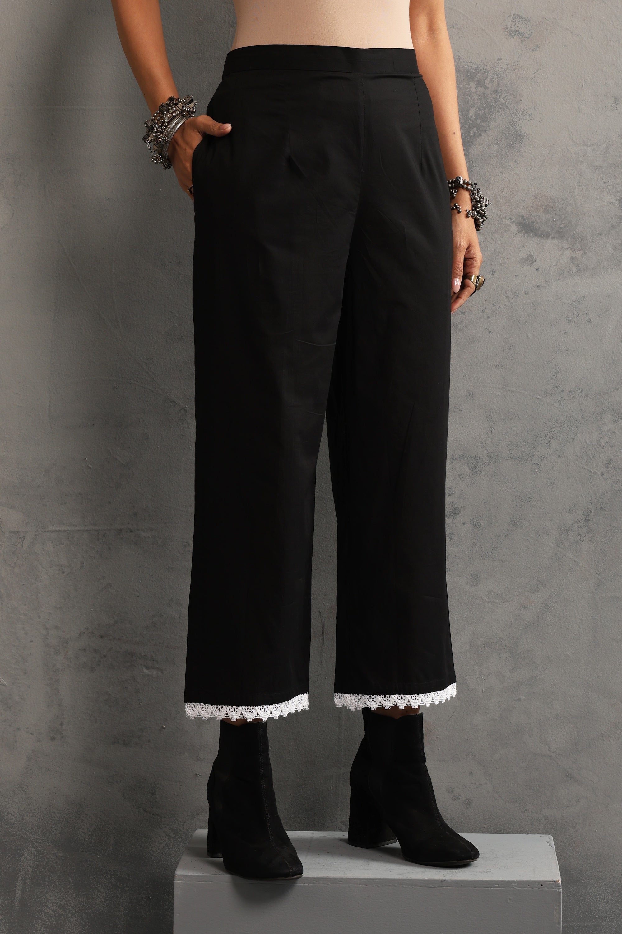 Samrina Black Floral Kurta Set
