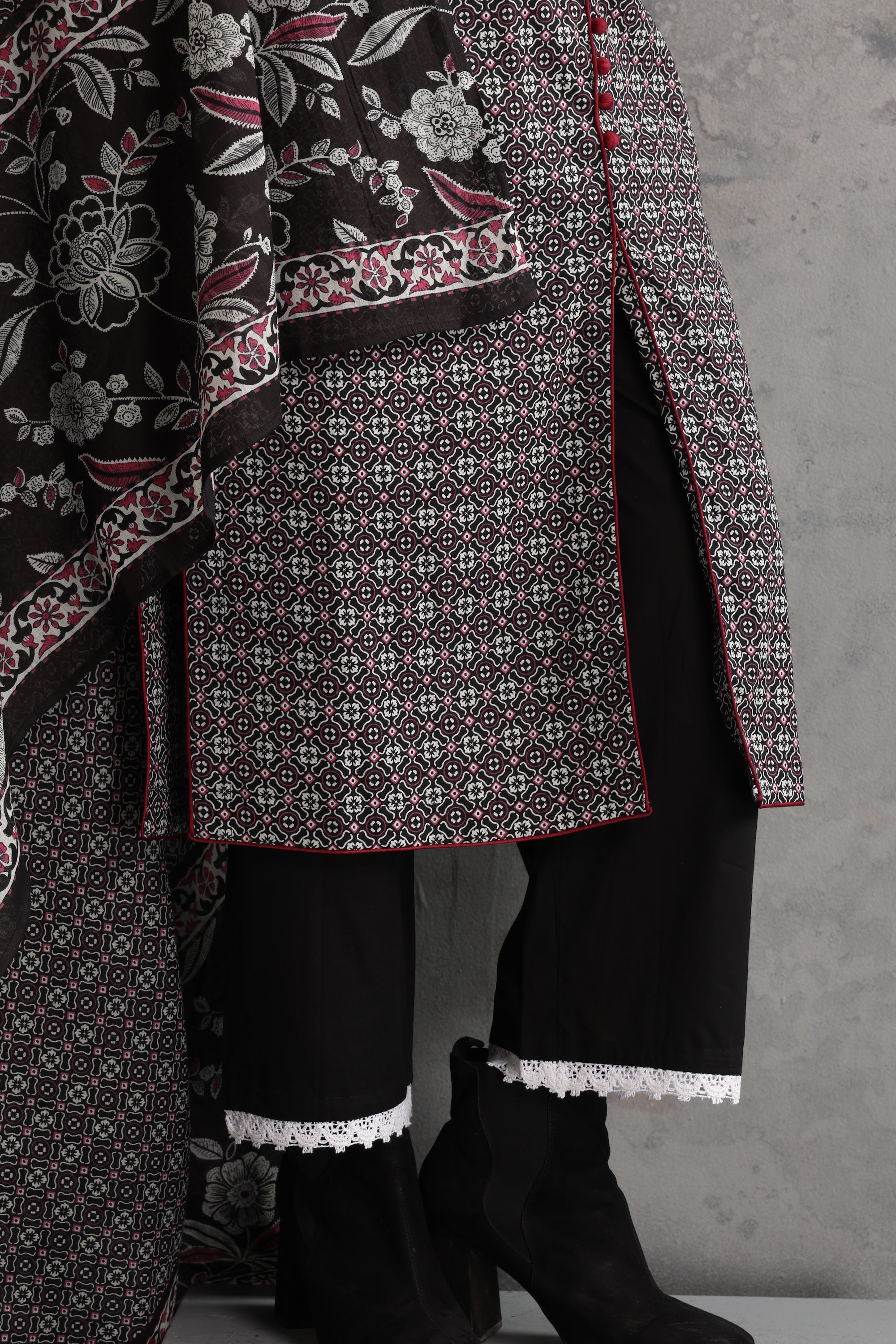 Samrina Black Floral Kurta Set