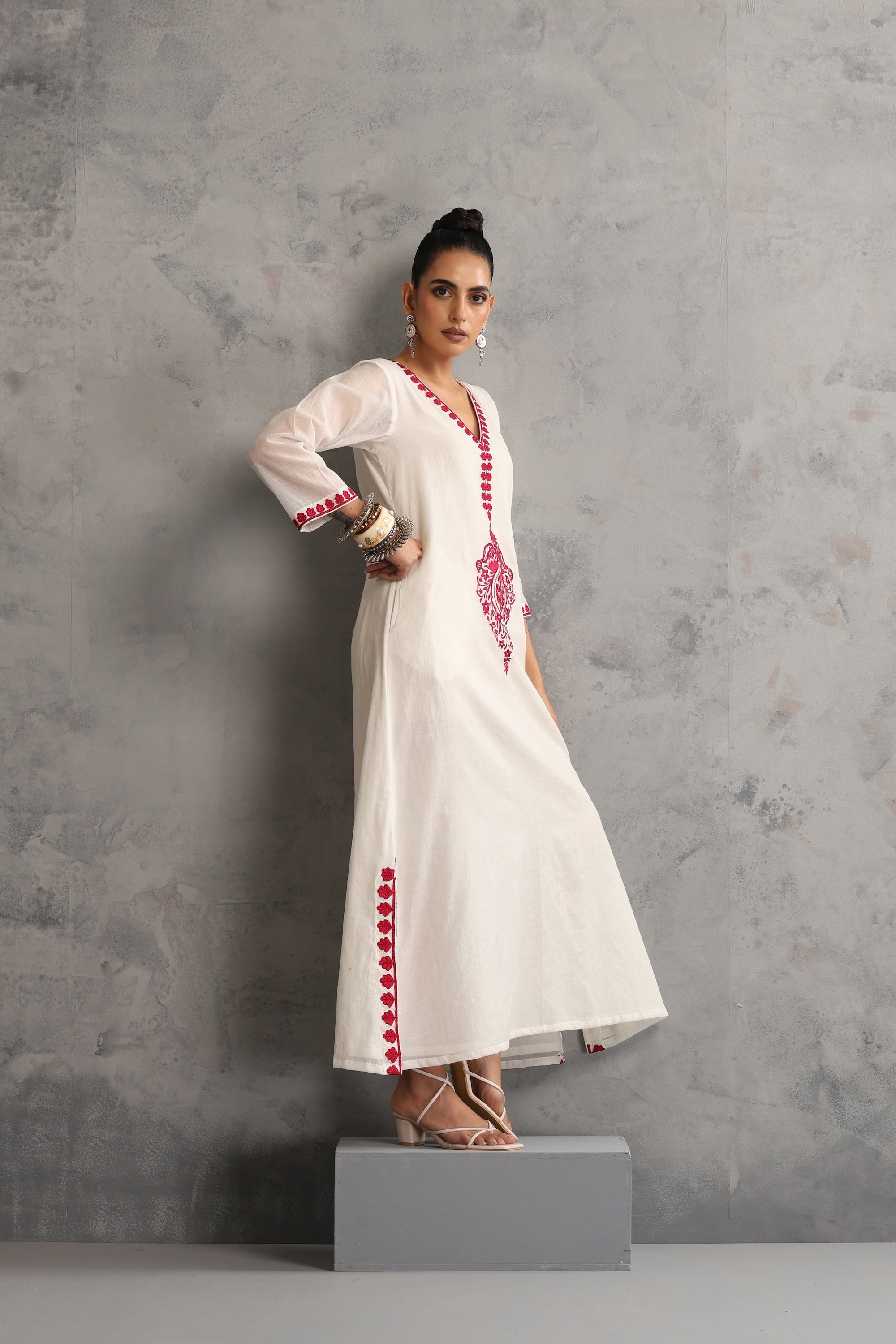 Avayana Off White Embroidered Kaftan