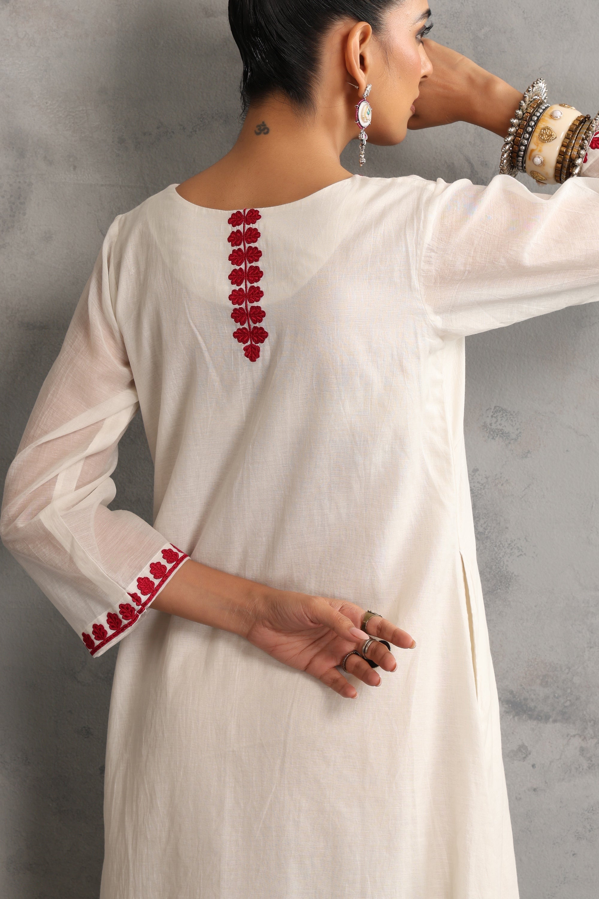 Avayana Off White Embroidered Kaftan