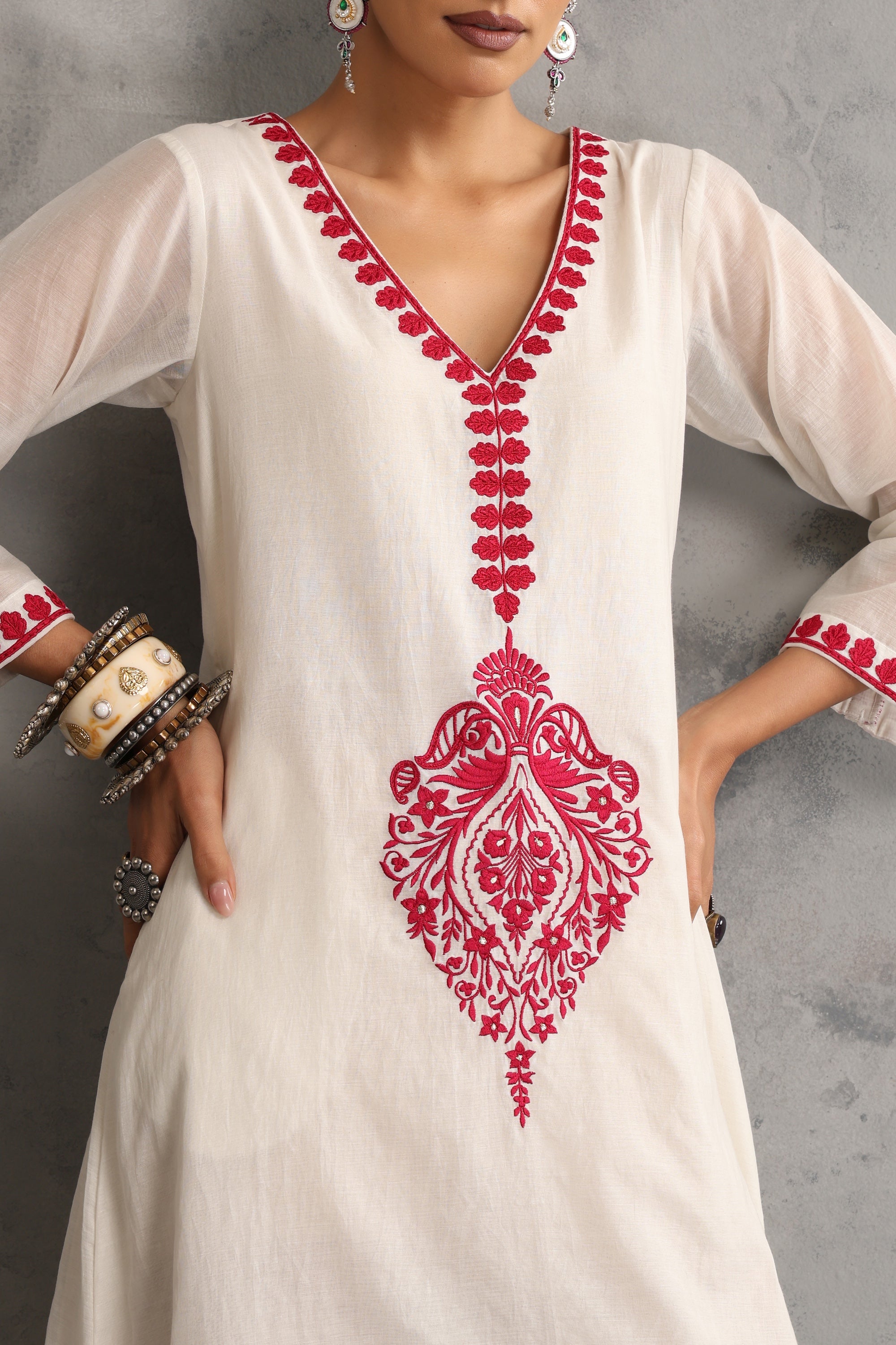 Avayana Off White Embroidered Kaftan