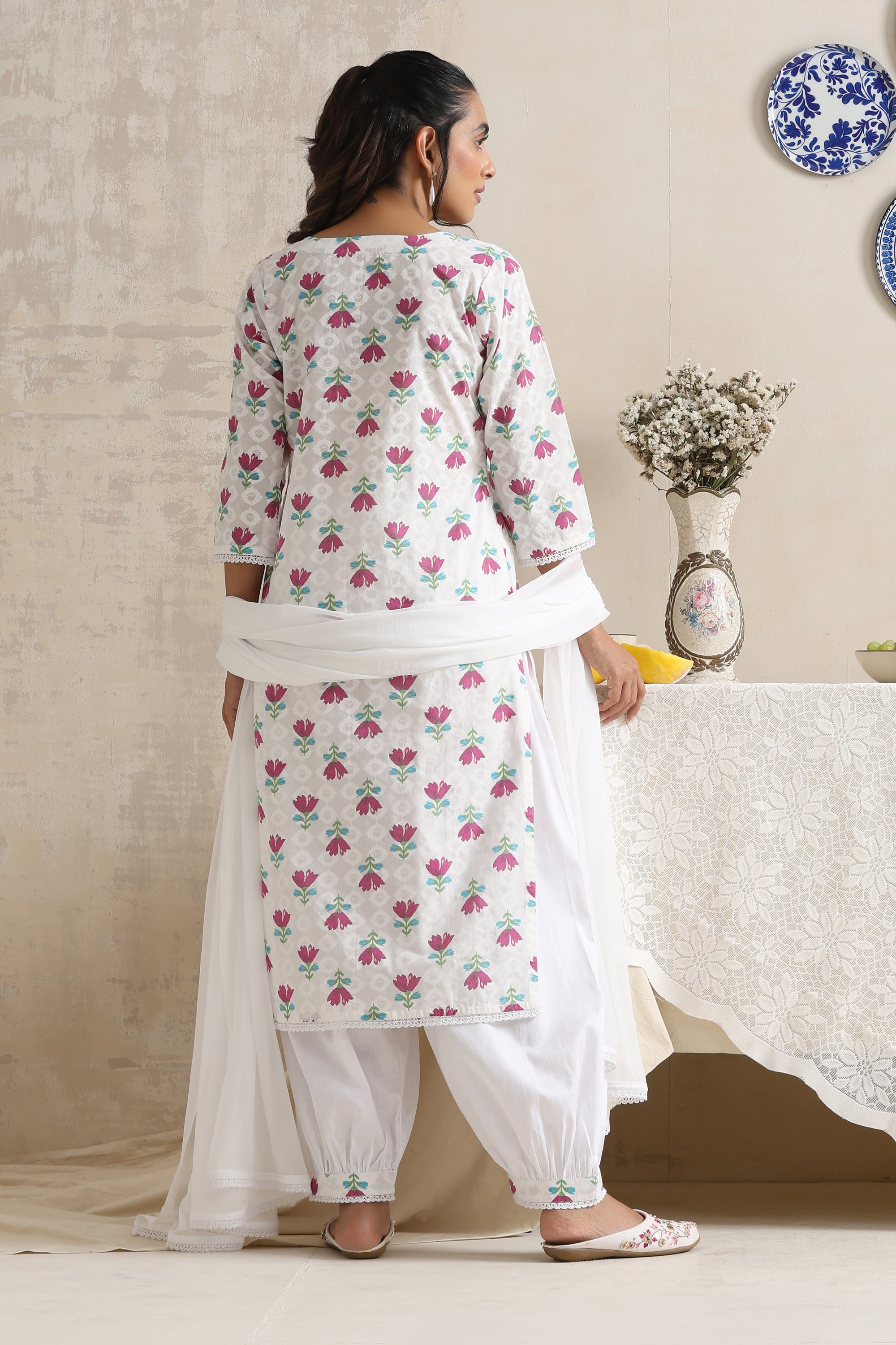 Eleanor White Floral Kurta Set with Dupatta