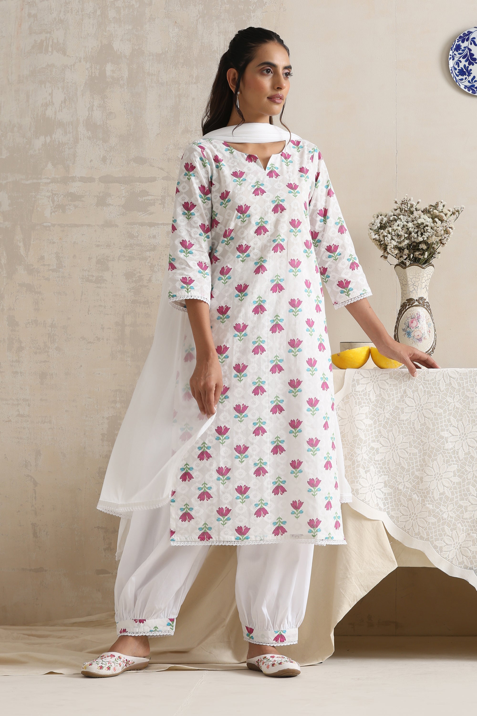 Eleanor White Floral Kurta Set with Dupatta