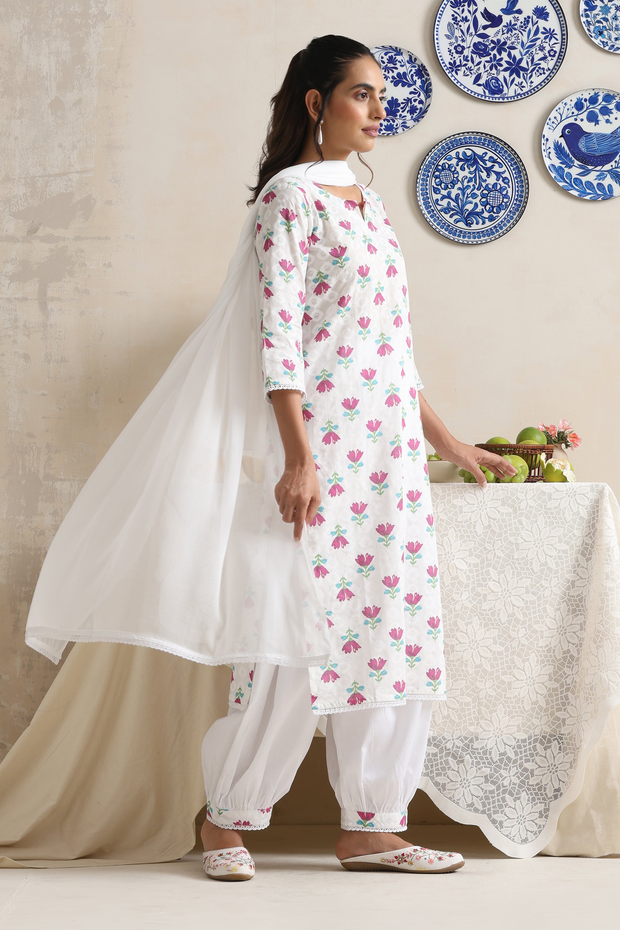 Eleanor White Floral Kurta Set with Dupatta