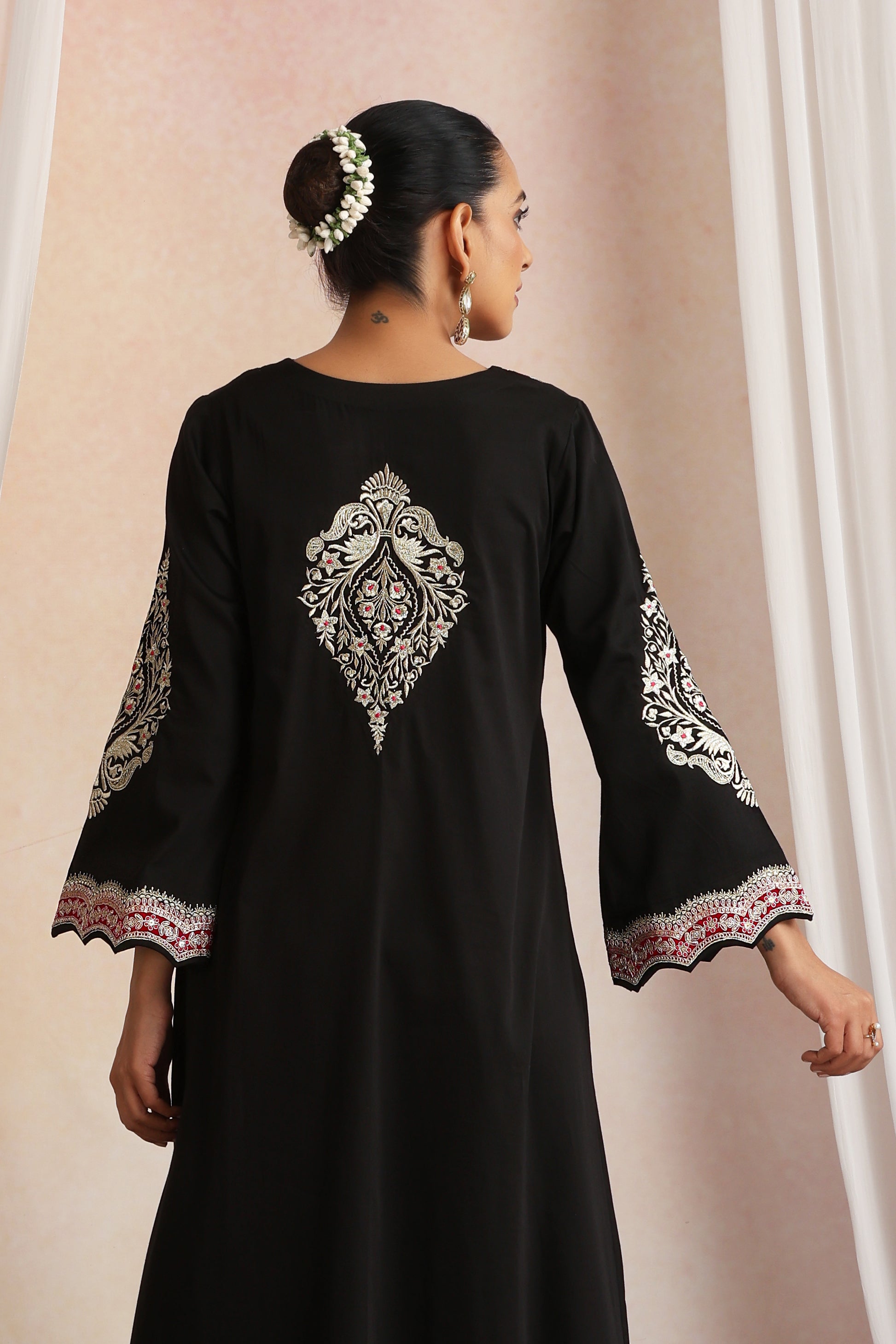 Aaghaaz Black Embroidered Kaftan