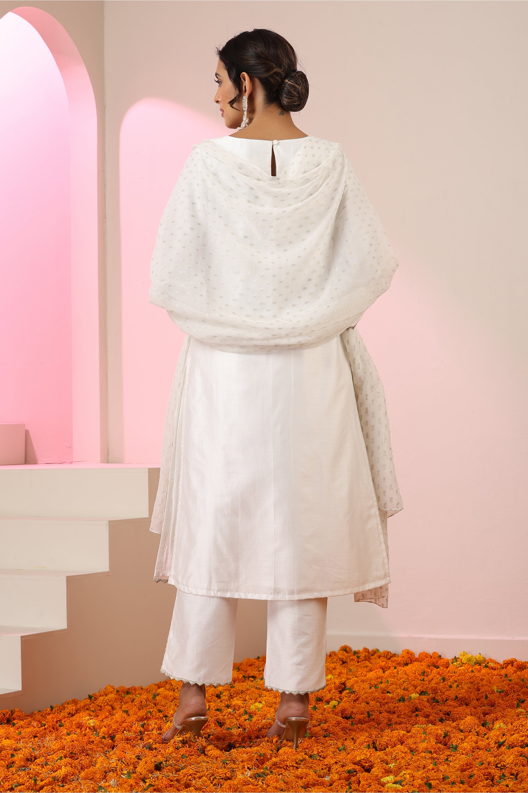Yasmin White Embroidered Kurta Set with Dupatta