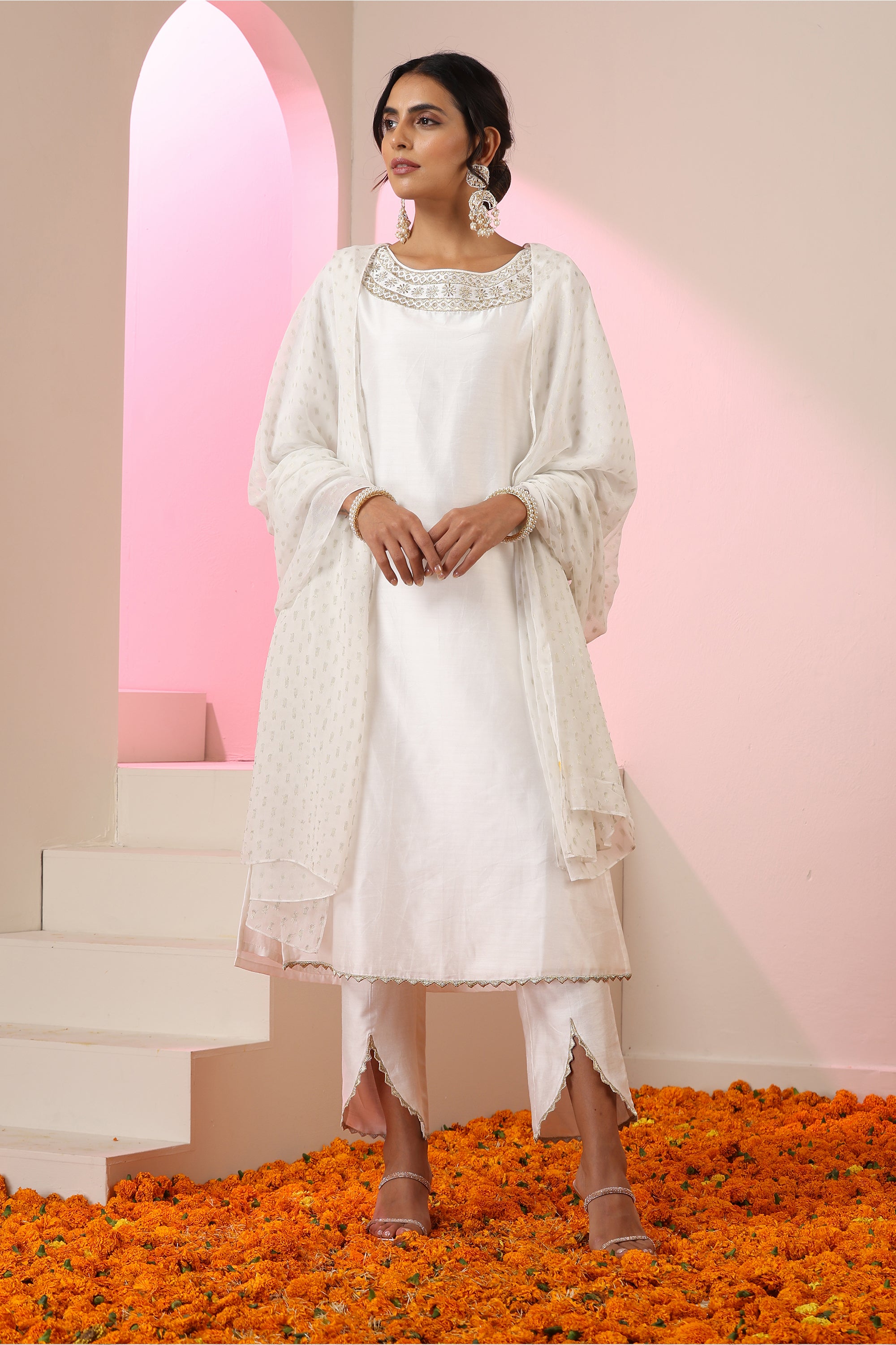 Yasmin White Embroidered Kurta Set with Dupatta