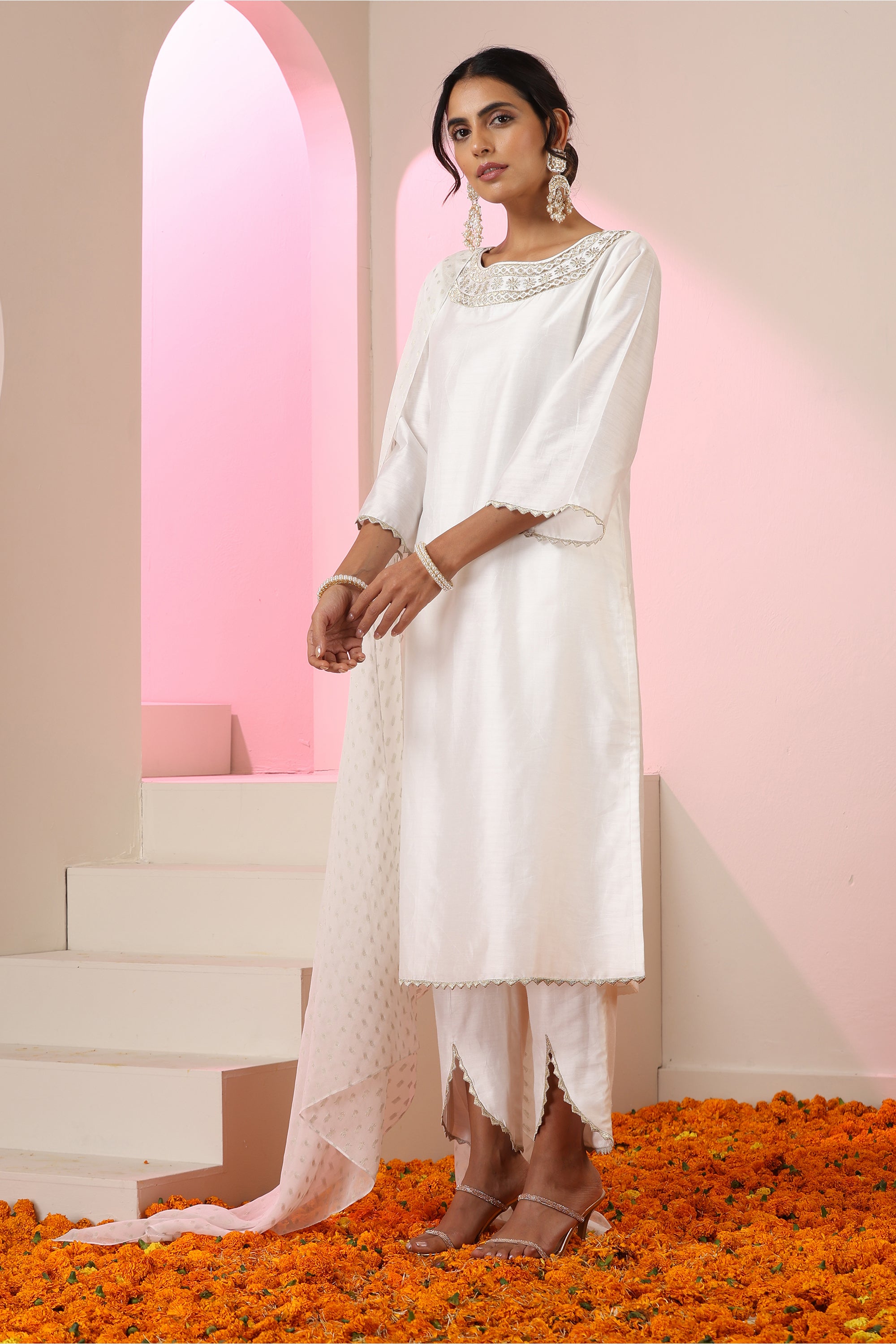 Yasmin White Embroidered Kurta Set with Dupatta