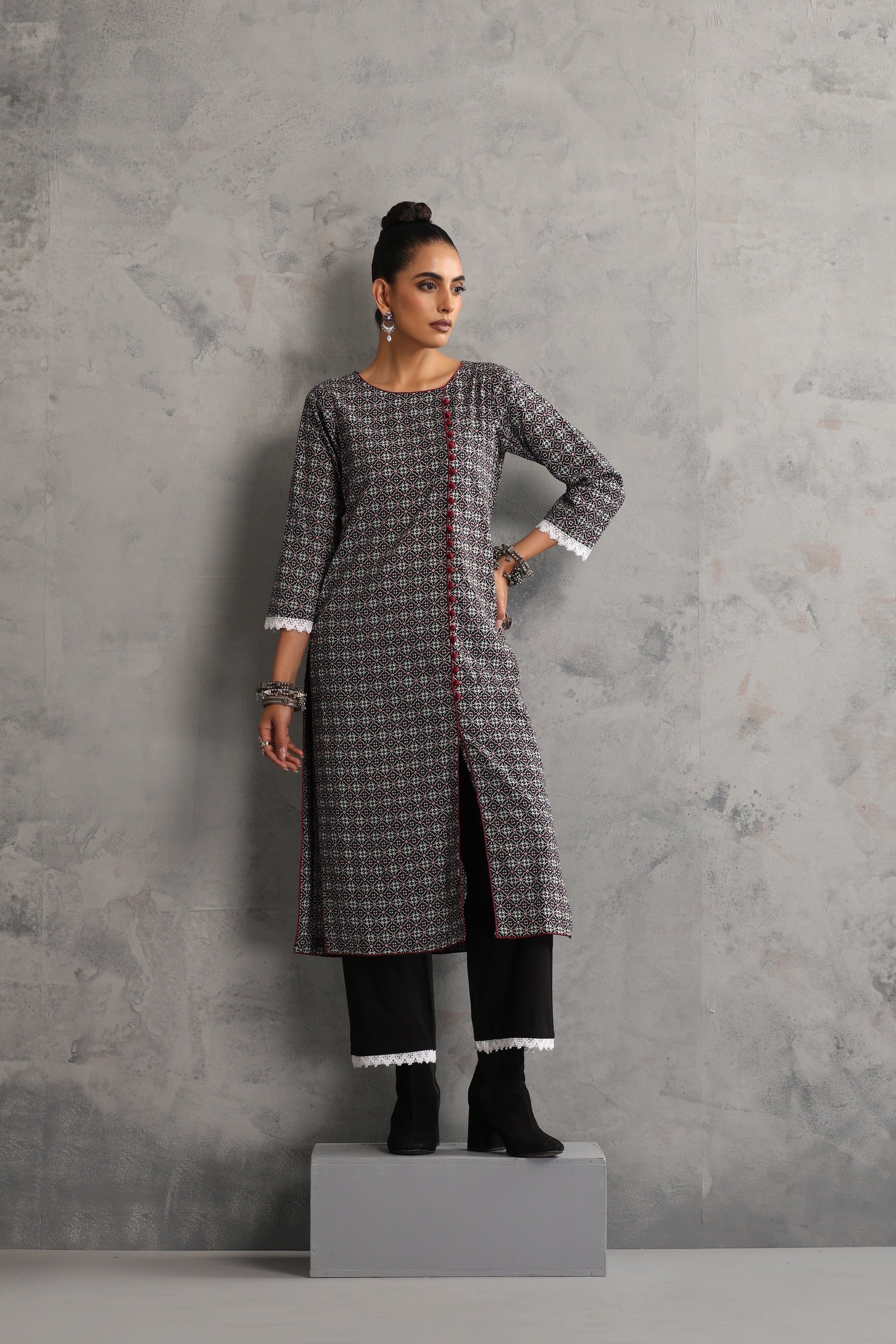 Samrina Black Floral Kurta Set