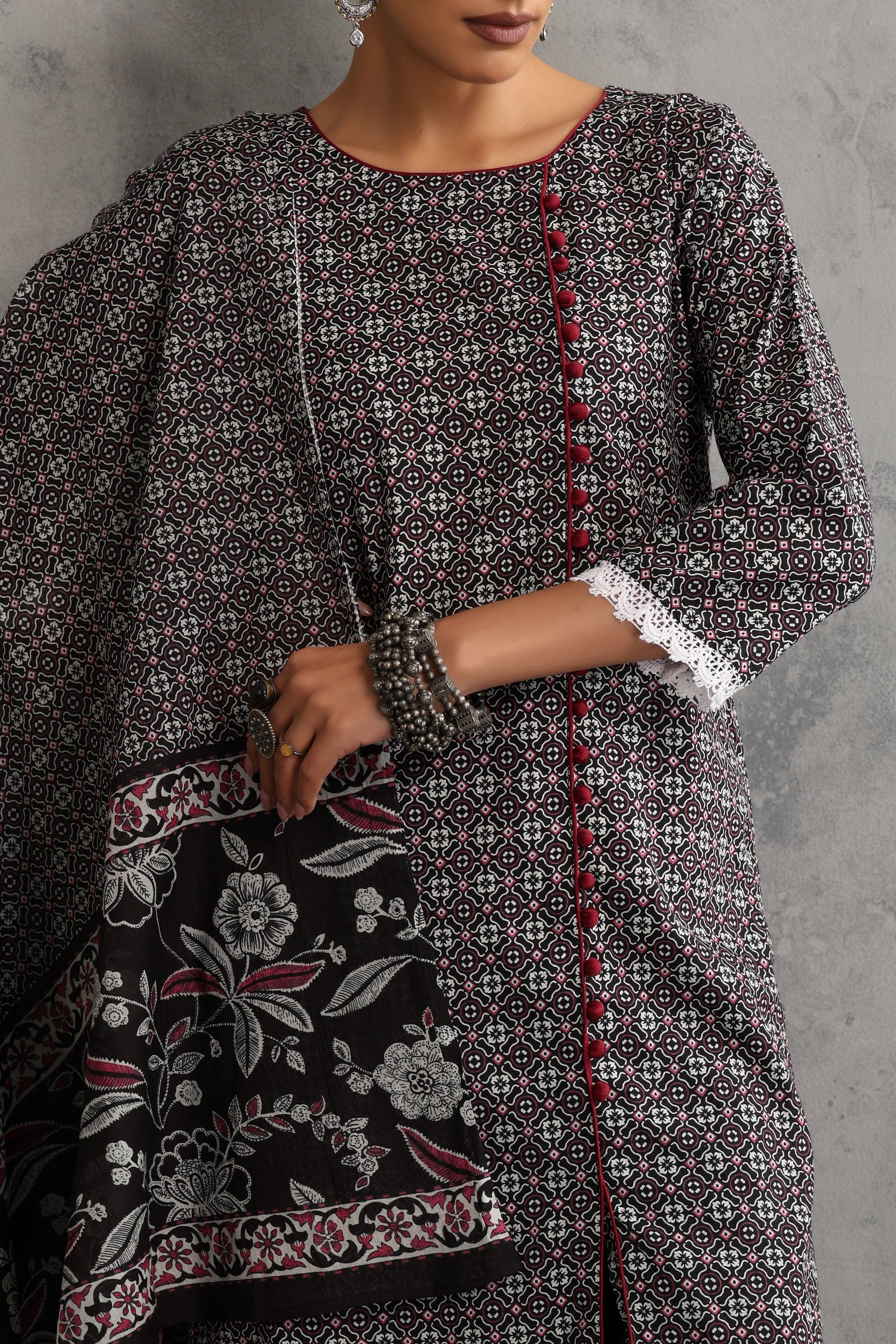 Samrina Black Floral Kurta Set