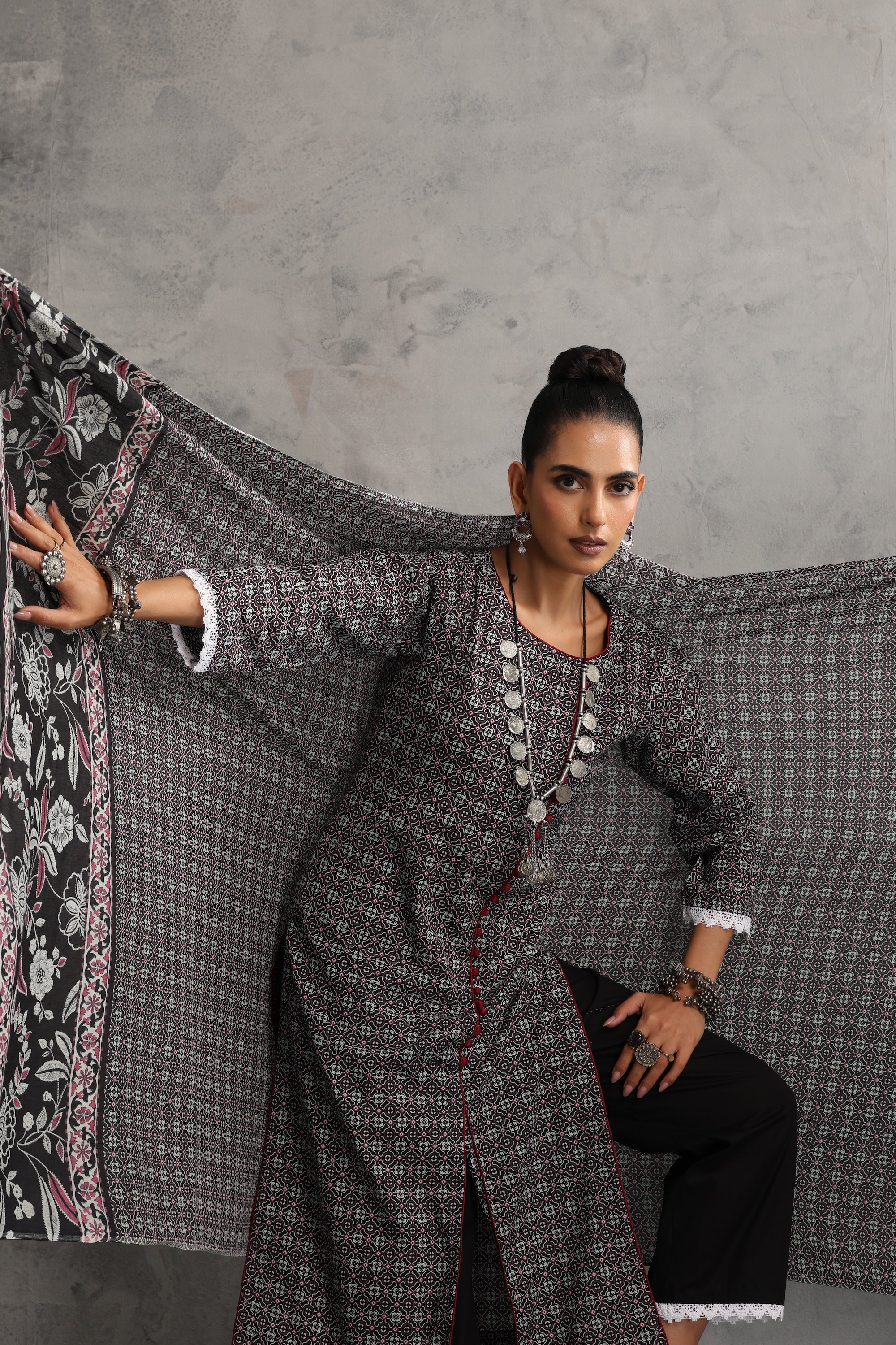 Samrina Black Floral Kurta Set