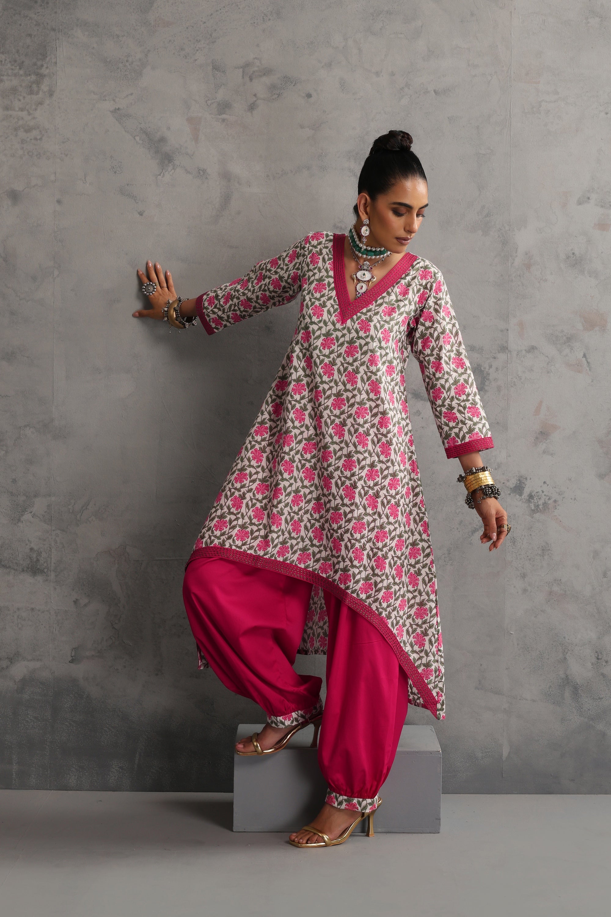 Aiza Red Floral Kurta Set