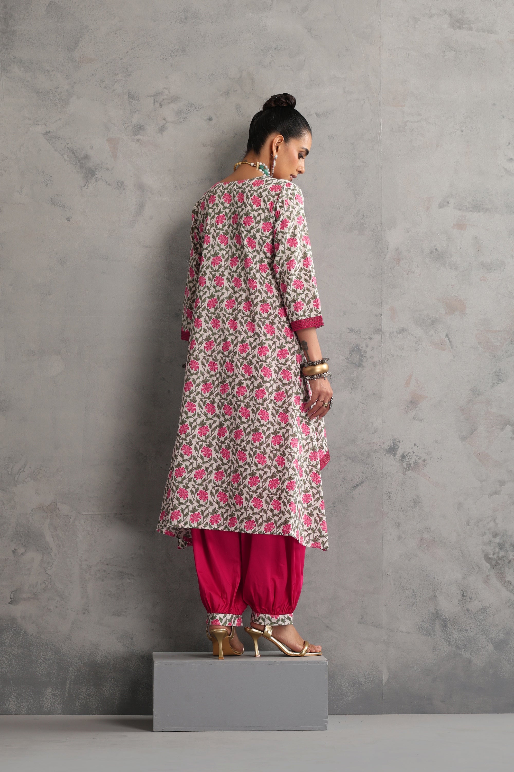 Aiza Red Floral Kurta Set