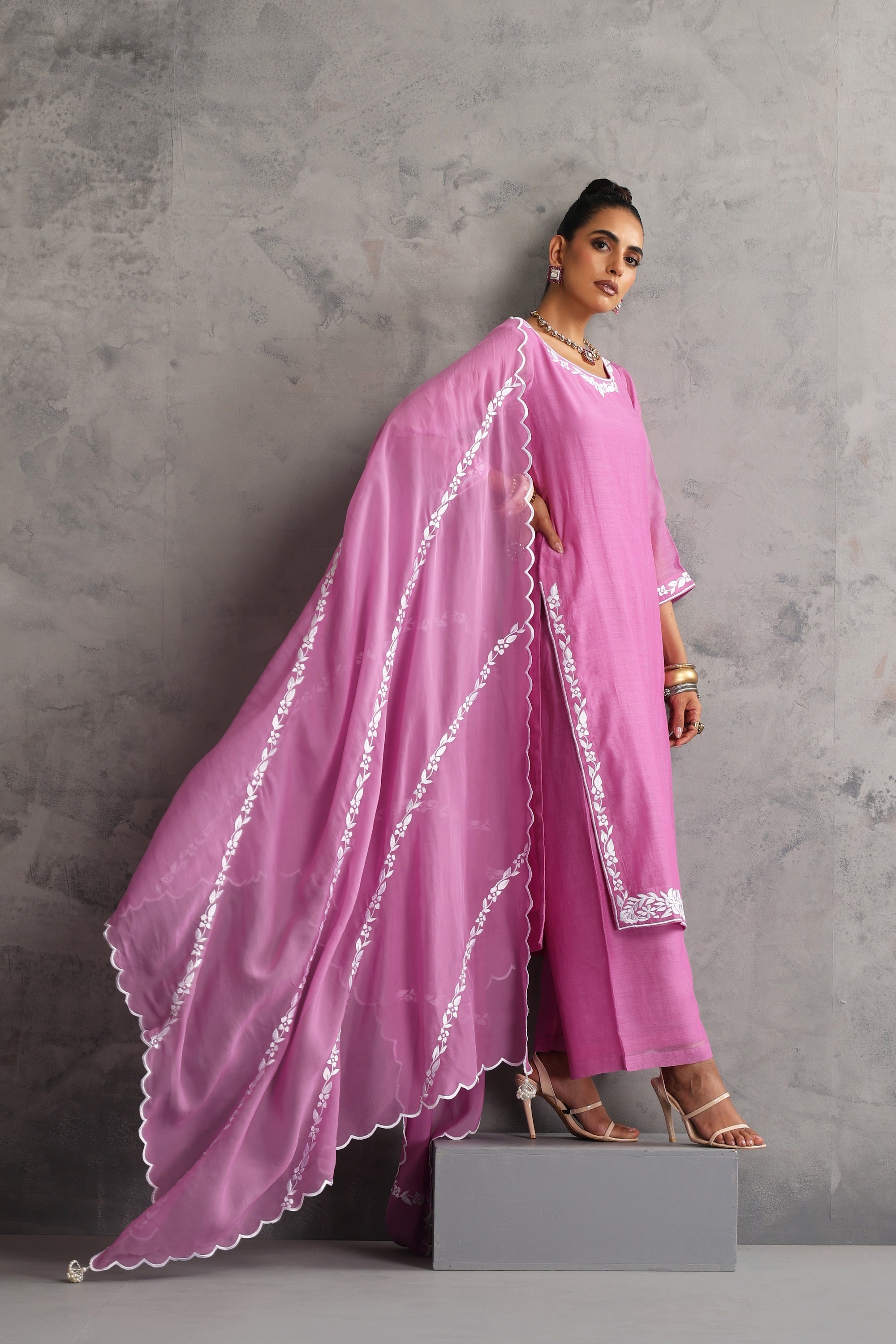 Pihu Falsa Embroidered Kurta Set with Dupatta