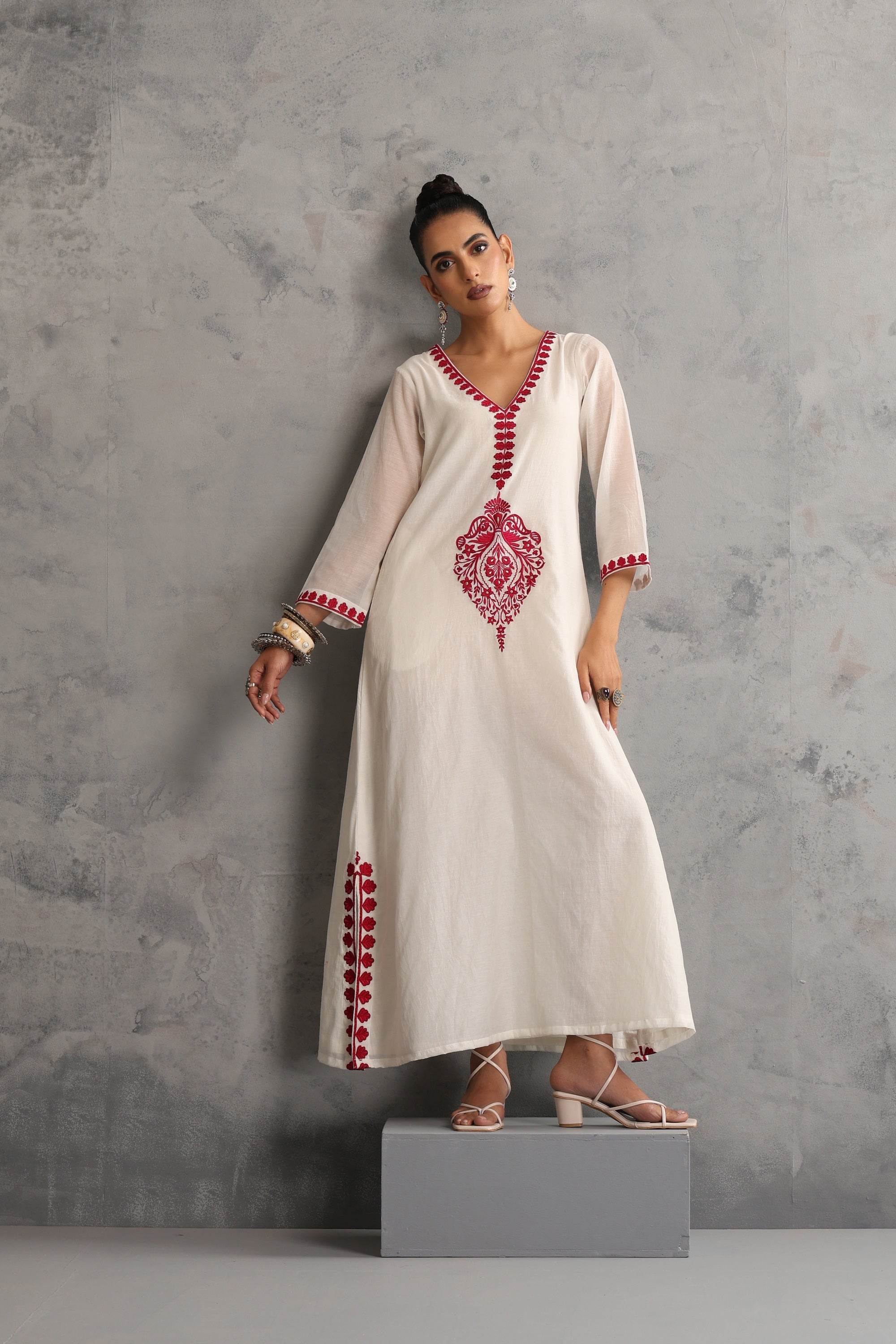 Avayana Off White Embroidered Kaftan